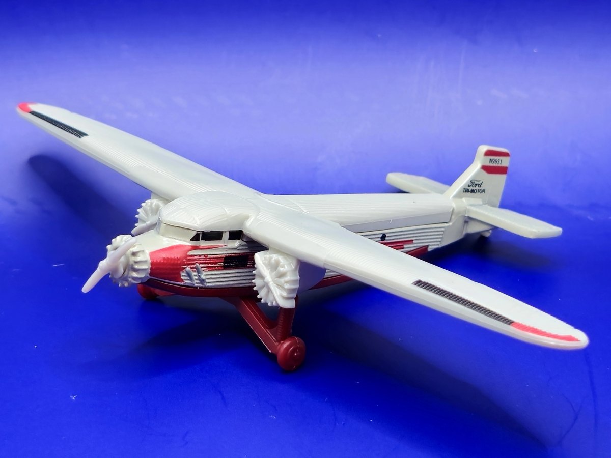 2025 1933 Ford Tri-Motor: No package: Image 2