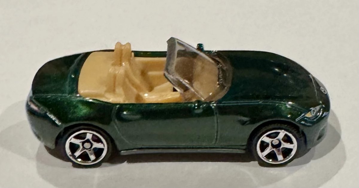 2025 15 Mazda MX-5 Miata Green: No package: Image 2