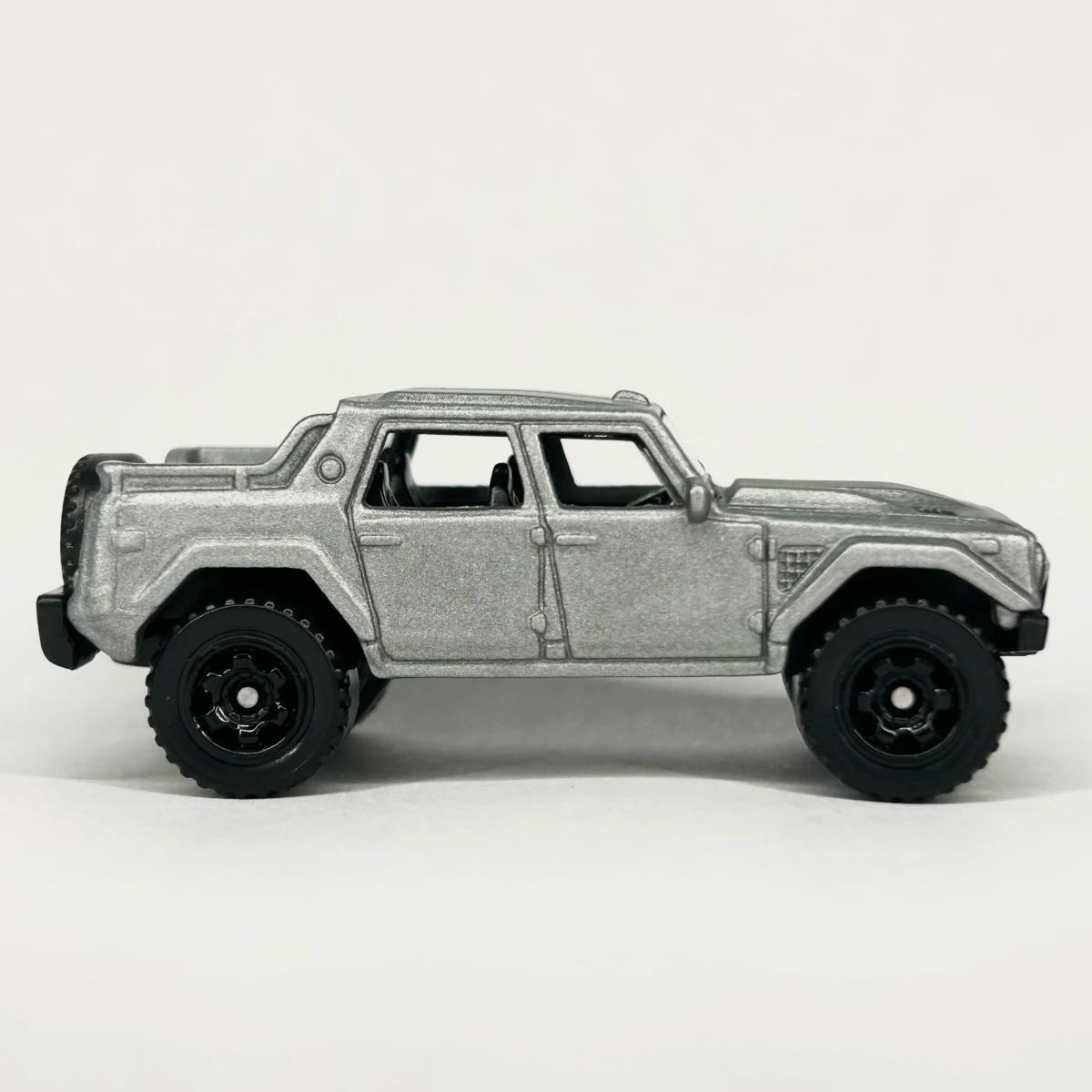 2025 Lamborghini LM002 Silver: No Package: Image 7