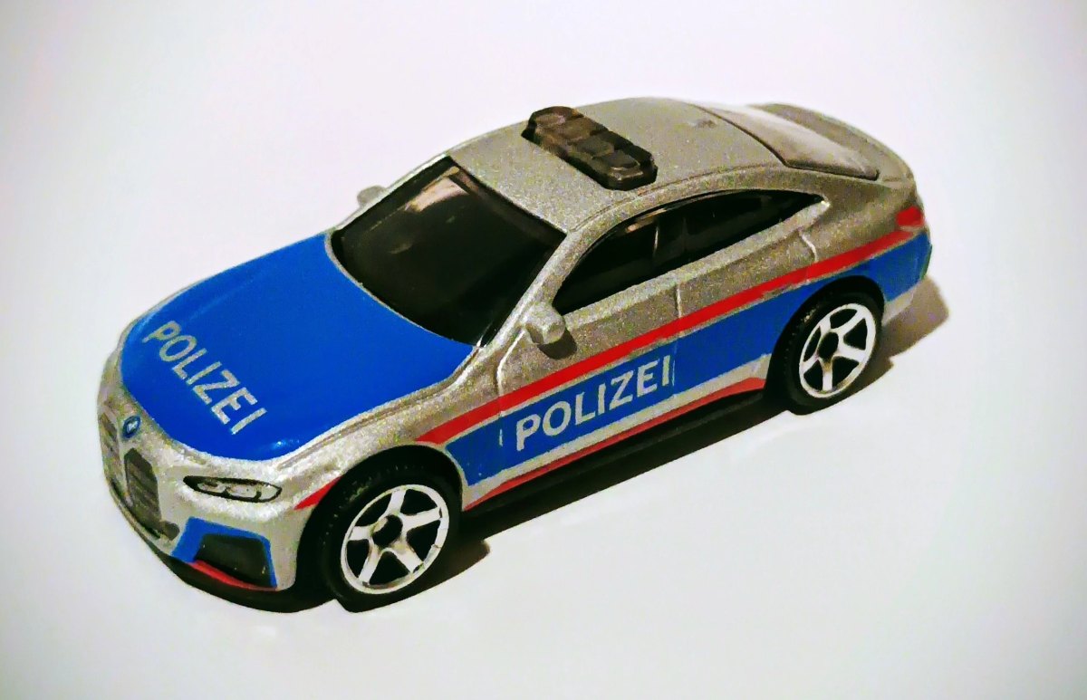 2026 2023 BMW i4 Police Sedan Berline Silver: No package: Image 2