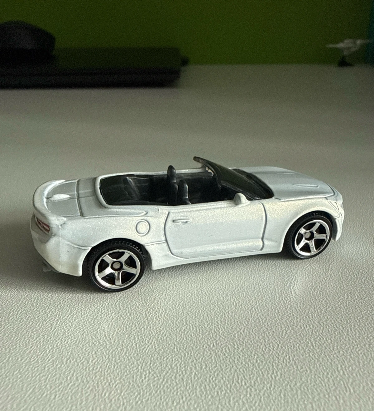 2024 16 Chevy Camaro Convertible: No Package: Image 2