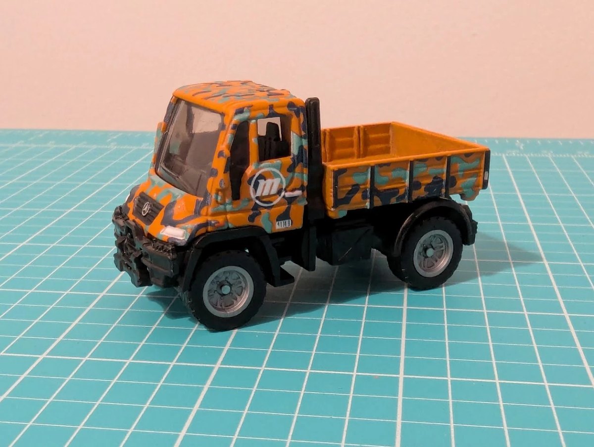 2024 Mercedes-Benz Unimog U300: No package: Image 2