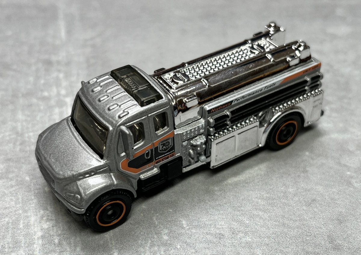Hot Wheels Freightliner Business Class M2 106