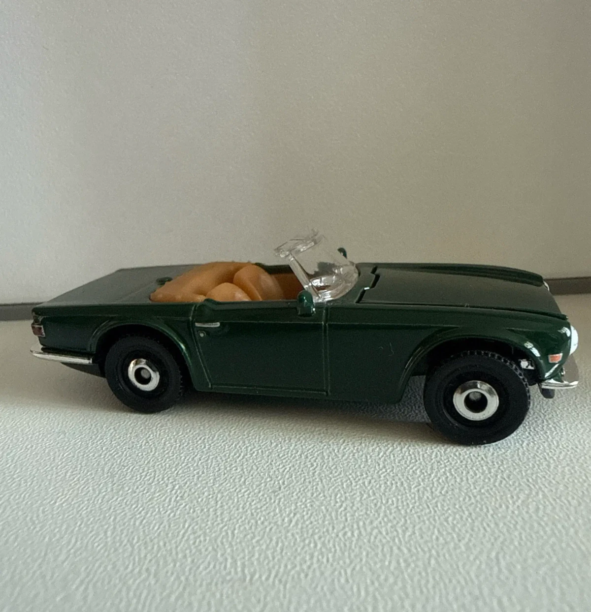 2023 1969 Triumph TR6: No Package: Image 2