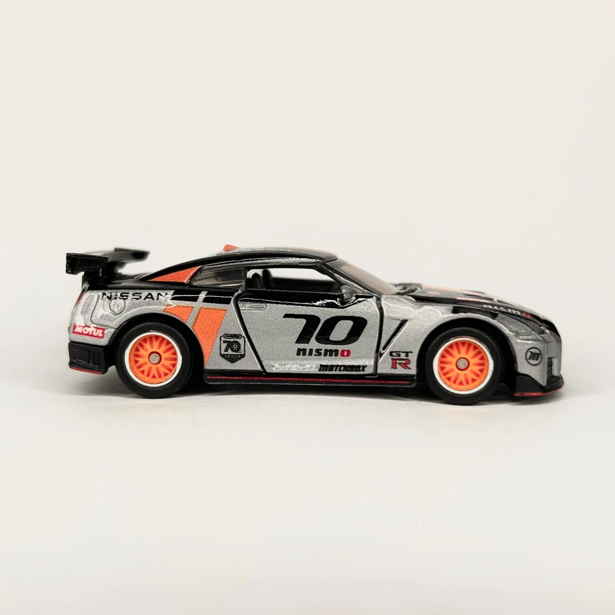 2023 2020 Nissan GT-R Silver: No Package: Image 3