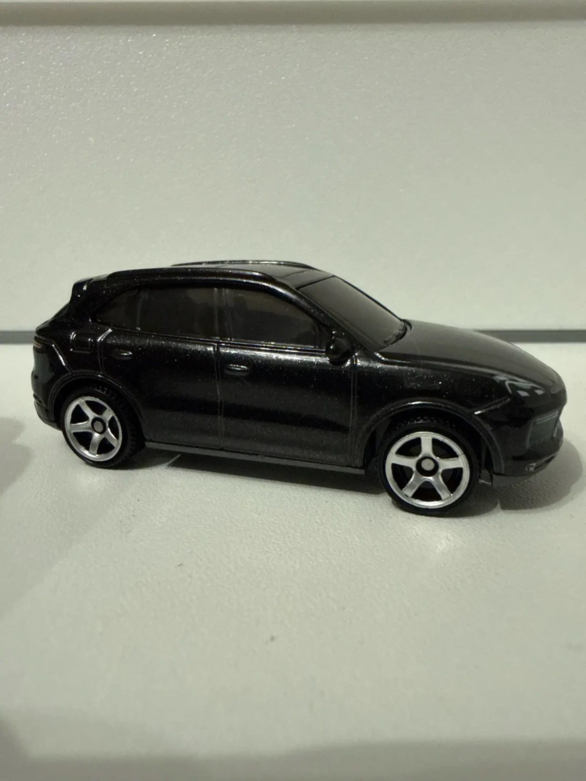 2023 Porsche Cayenne Turbo: No Package: Image 2