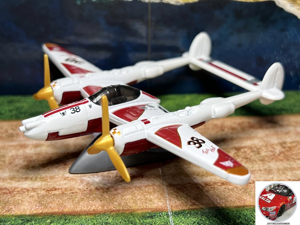 2022 Lockheed P-38 Lightning White: No package: Image 2