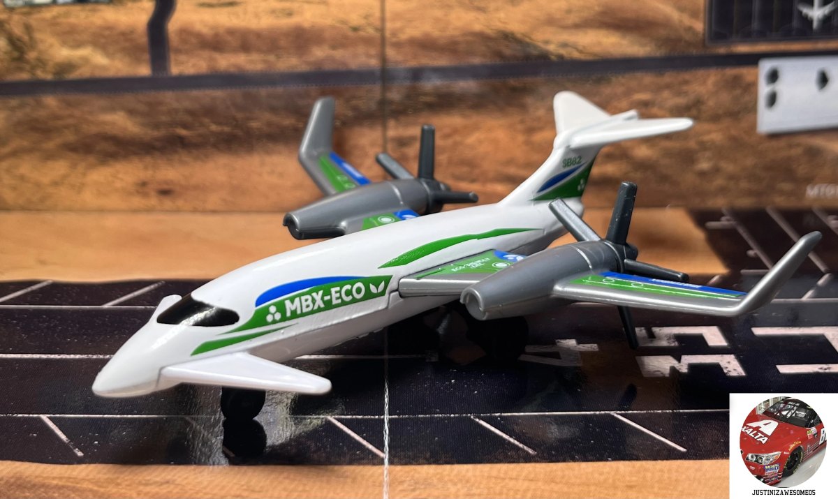 2022 Pusher Prop White: No package: Image 2
