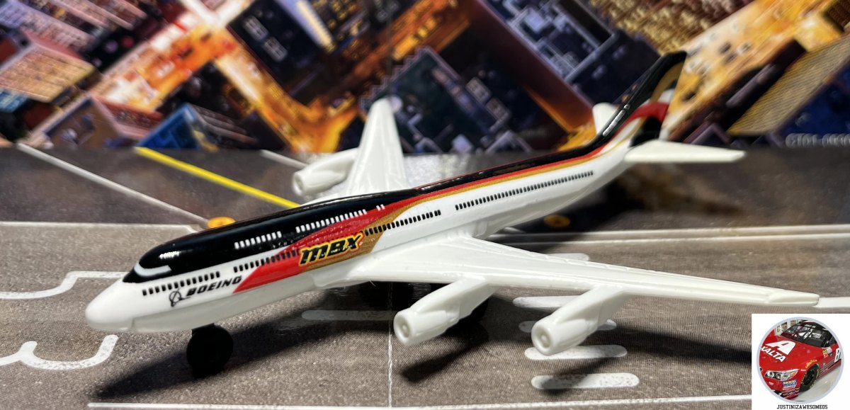 2022 Boeing 747-8 Intercontinental: No package: Image 2