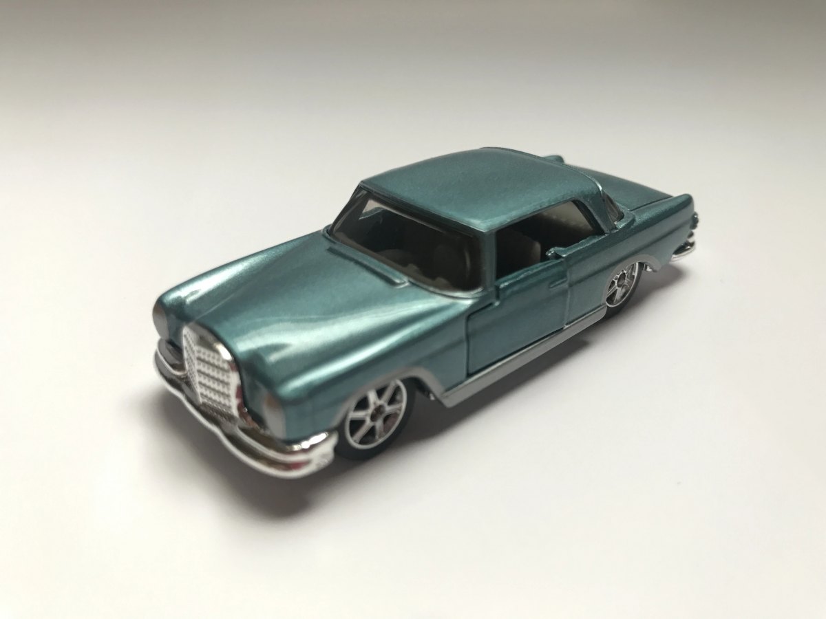 Hot Wheels 1962 Mercedes-Benz 220 SE