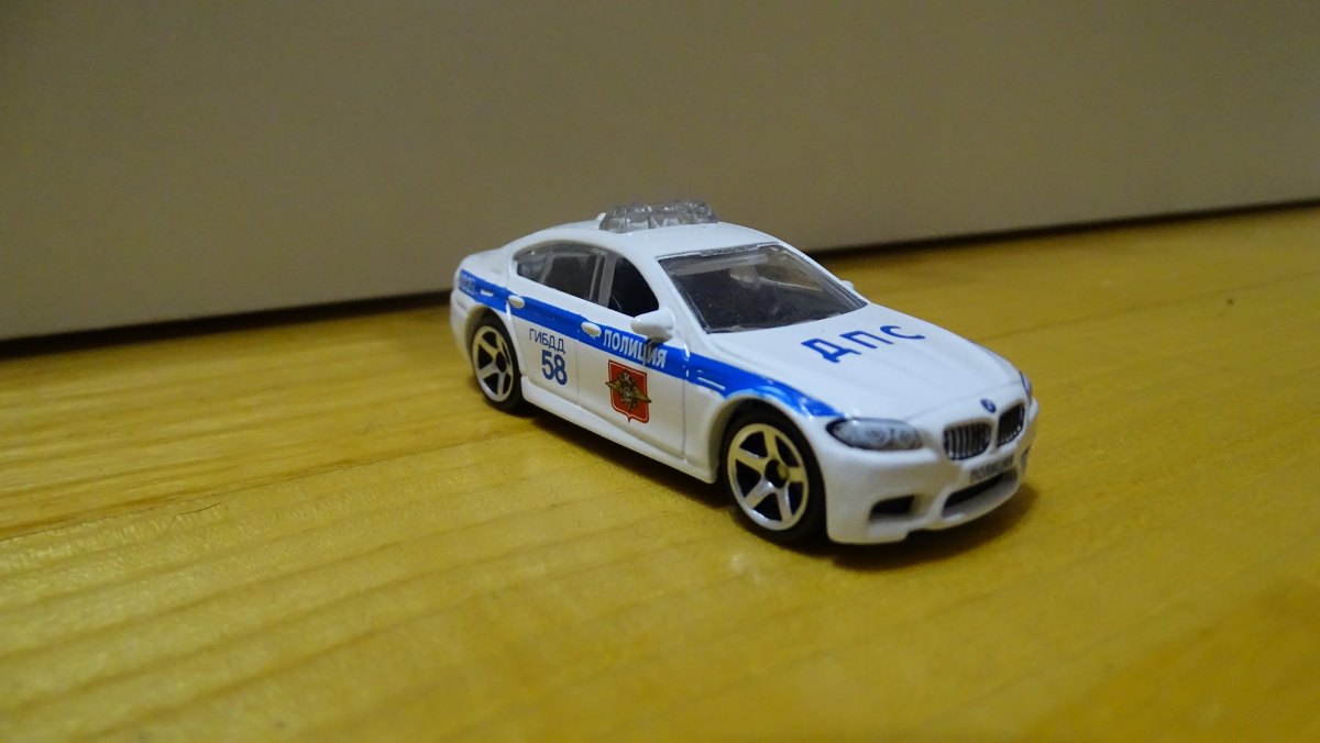 2021 BMW M5 Police White: No package: Image 2