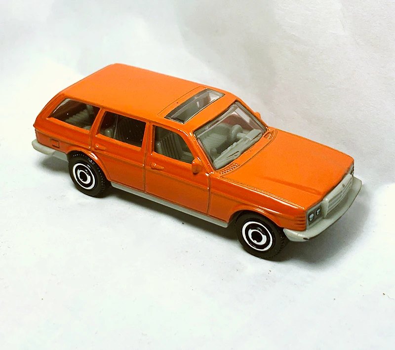 2020 Mercedes-Benz S 123 Station Wagon: No package: Image 2