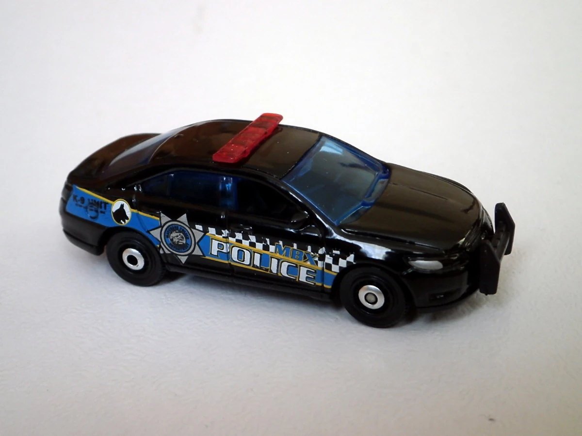 2012 Ford Interceptor Black: No package: Image 2