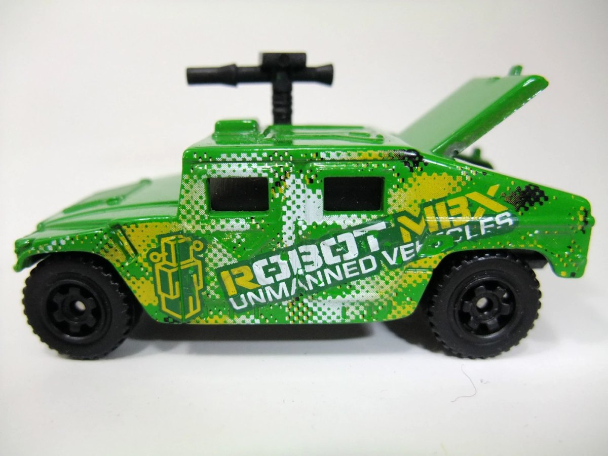 2012 Humvee Green: No package: Image 2