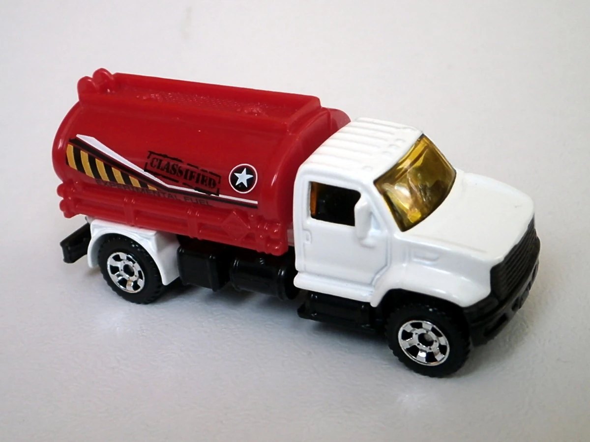 2012 Utility Tanker Truck: No package: Image 2