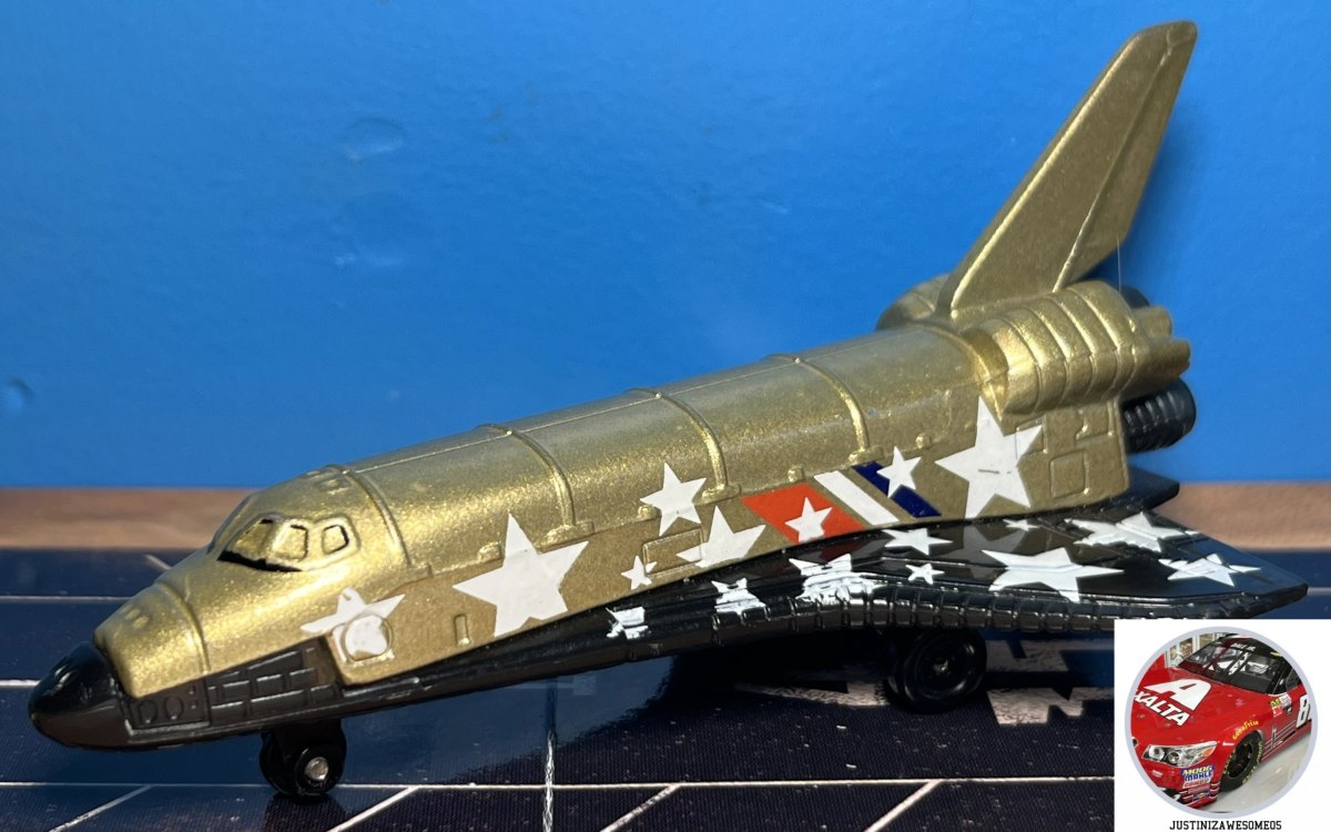 2012 Space Shuttle Gold: No package: Image 2