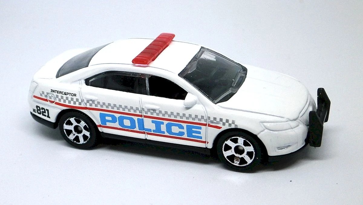 2014 Ford Police Interceptor White: No package: Image 2