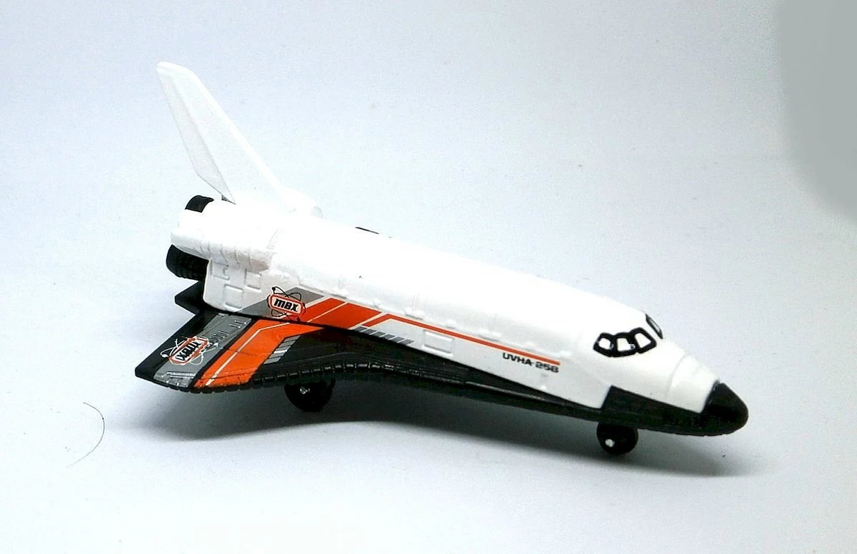 2014 Star Shuttle White: No package: Image 2