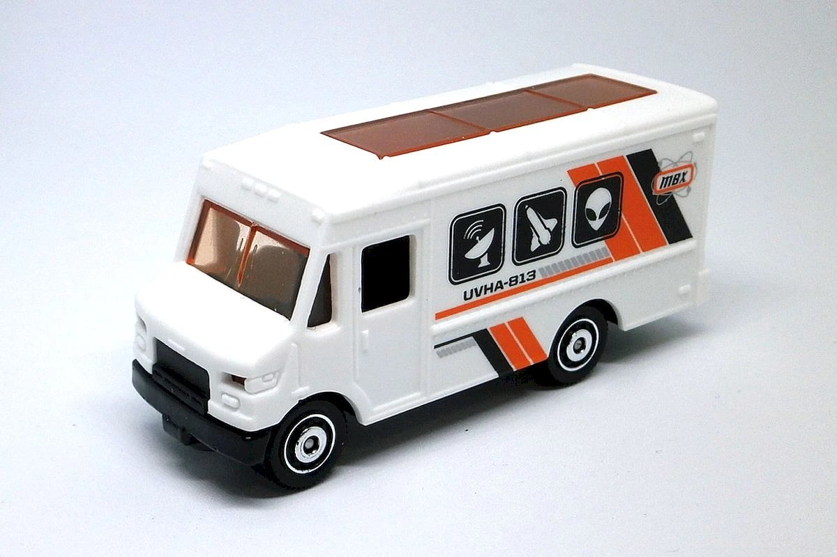 2014 Express Delivery White: No package: Image 2