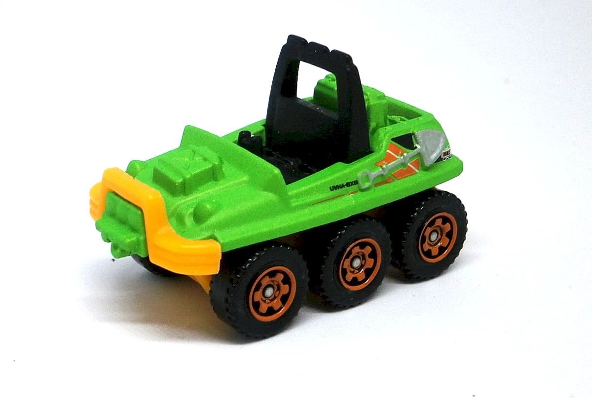 2014 ATV 6x6 Red: No package: Image 2