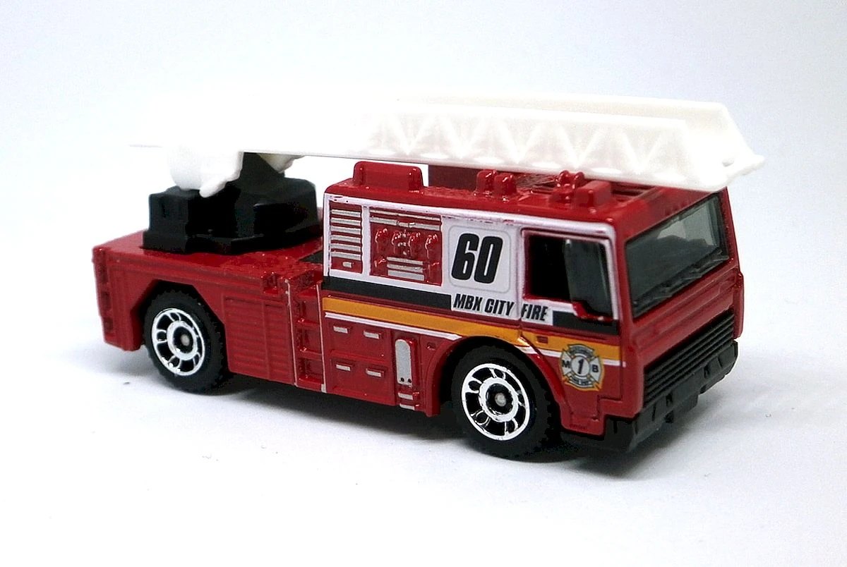 2014 2006 Fire Engine Red: No package: Image 2