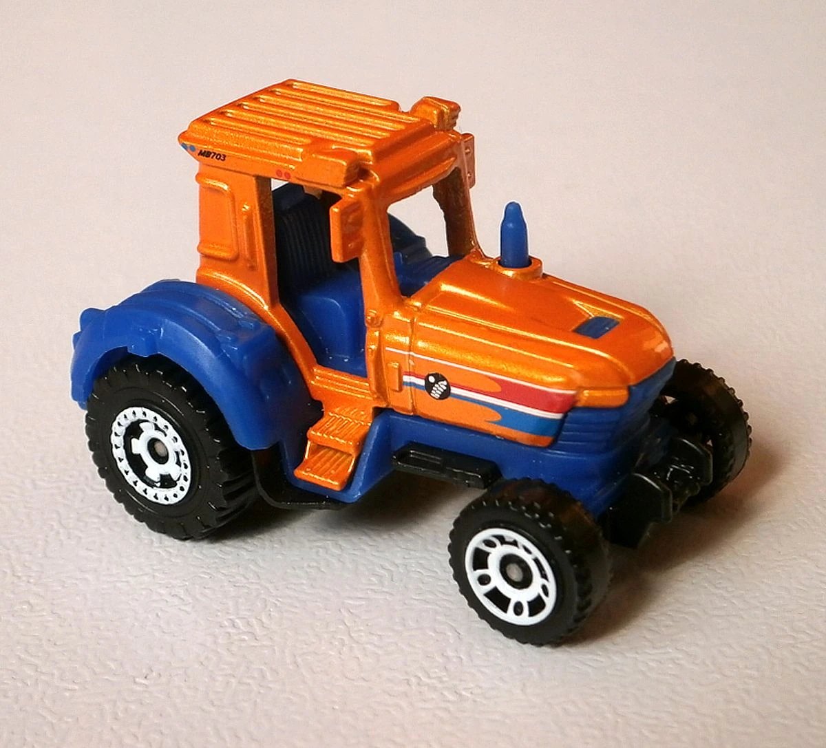 2013 Tractor Blue: No package: Image 2