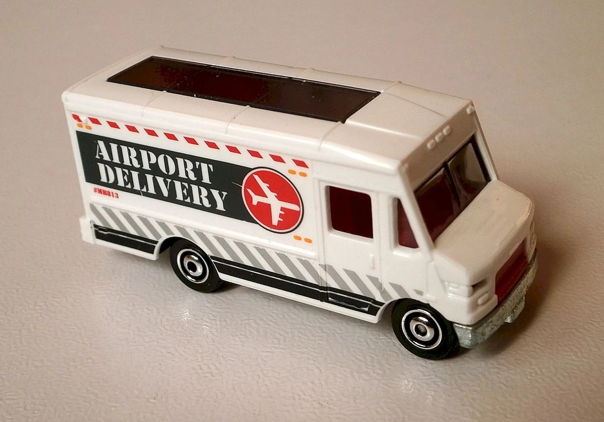 2013 Express Delivery White: No package: Image 2