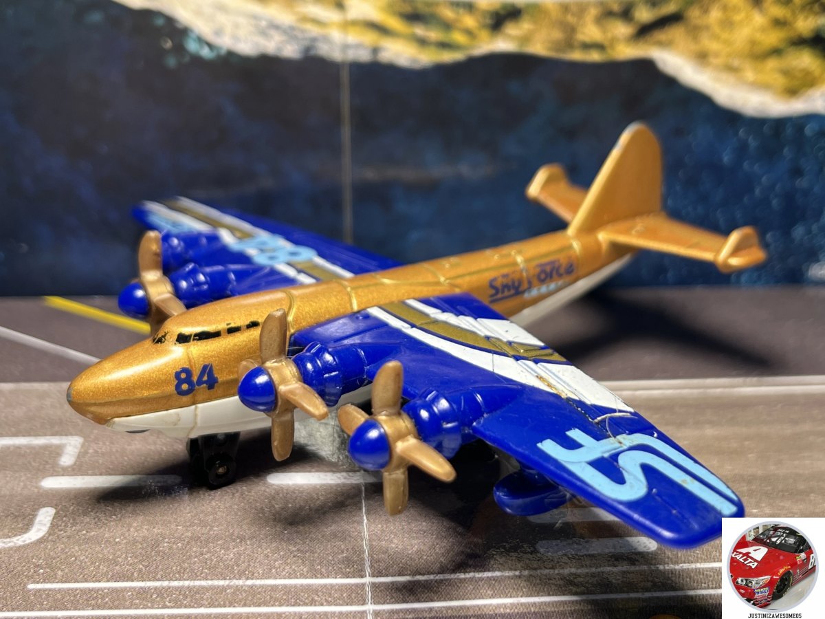 2011 Sea Plane Gold: No package: Image 2