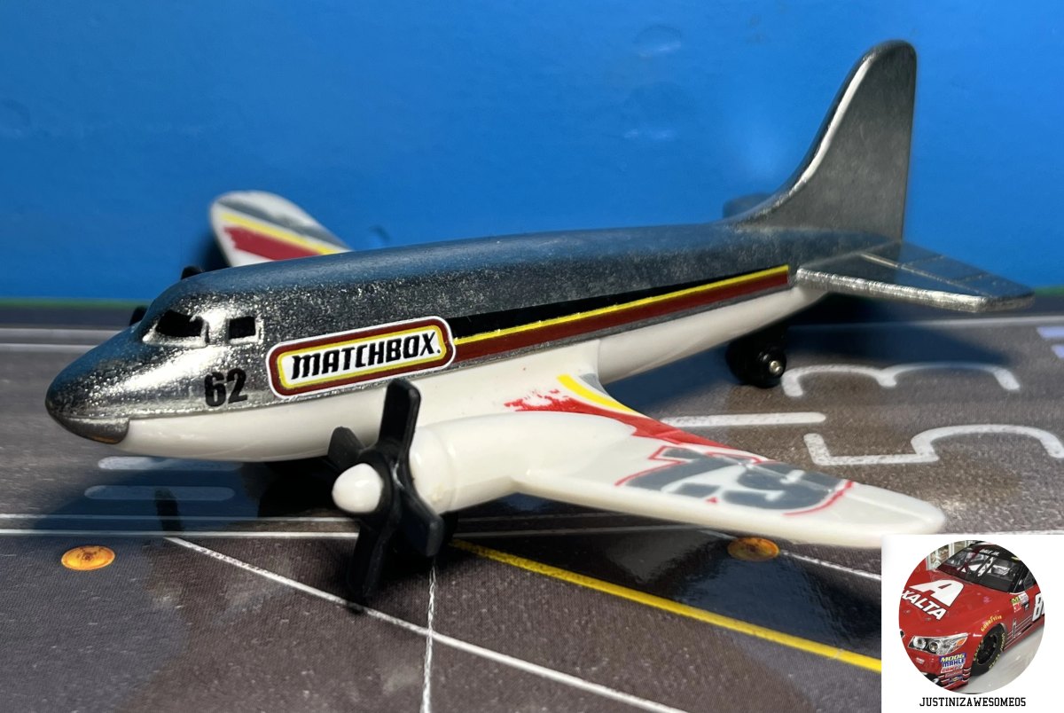 2011 Airliner Silver: No package: Image 2