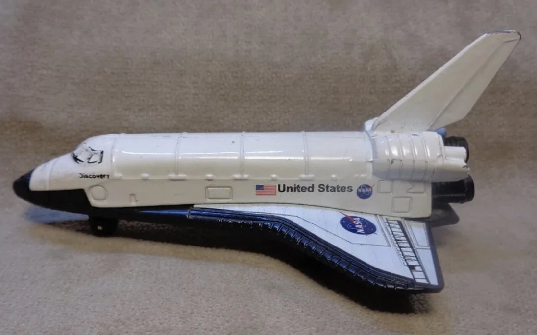2011 Space Shuttle White: No package: Image 2