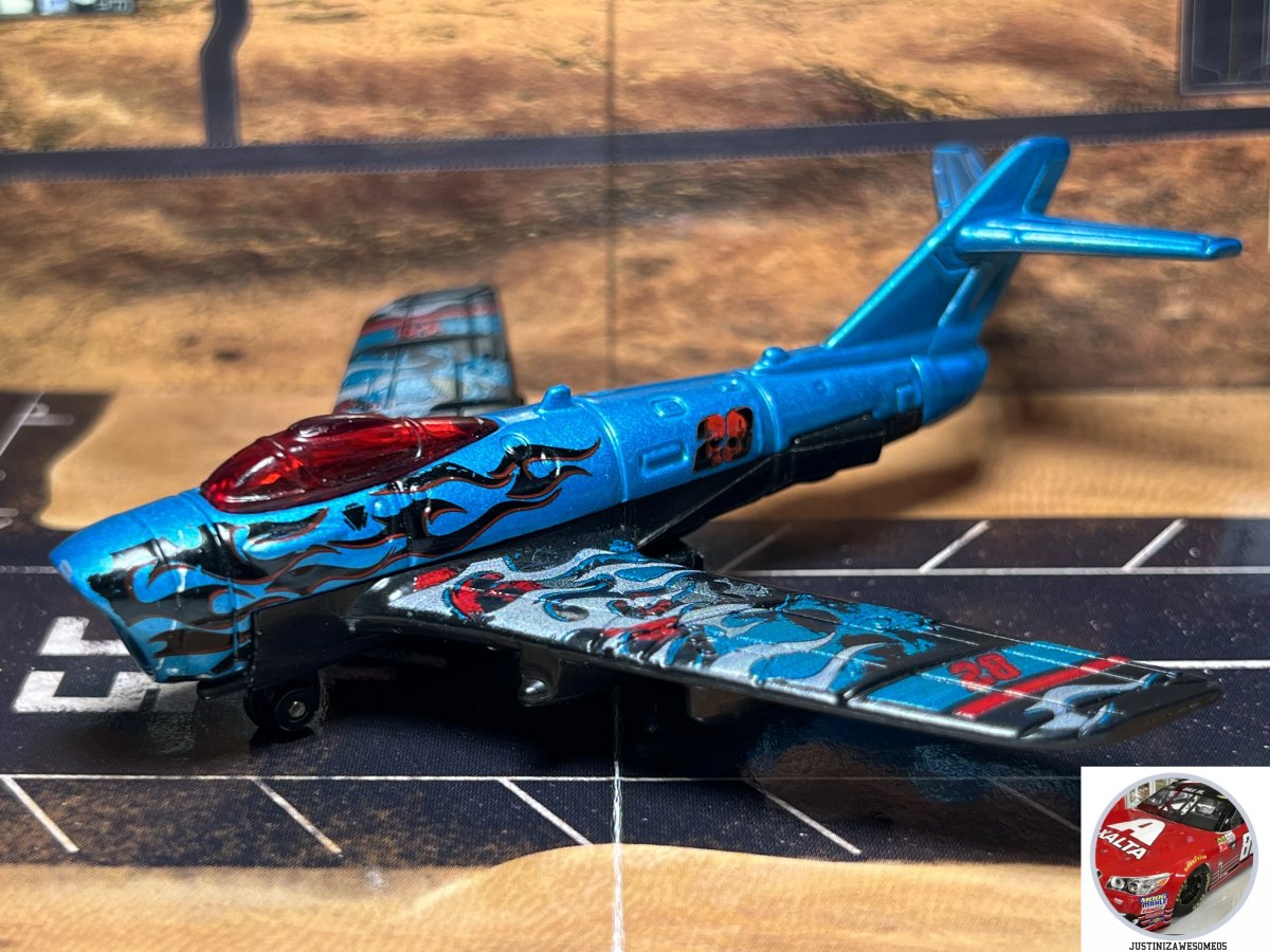 2011 Battle Raptor Silver: No package: Image 2