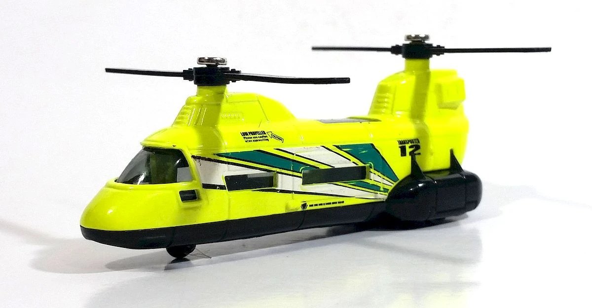 2010 Transport Helicopter Yellow: No package: Image 2