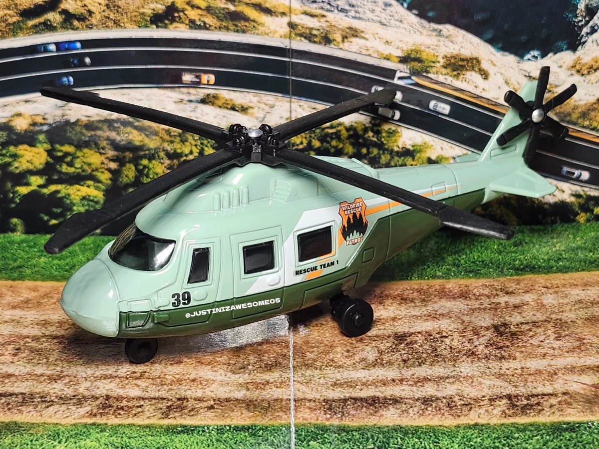 2010 Rescue Helicopter Green: No package: Image 2