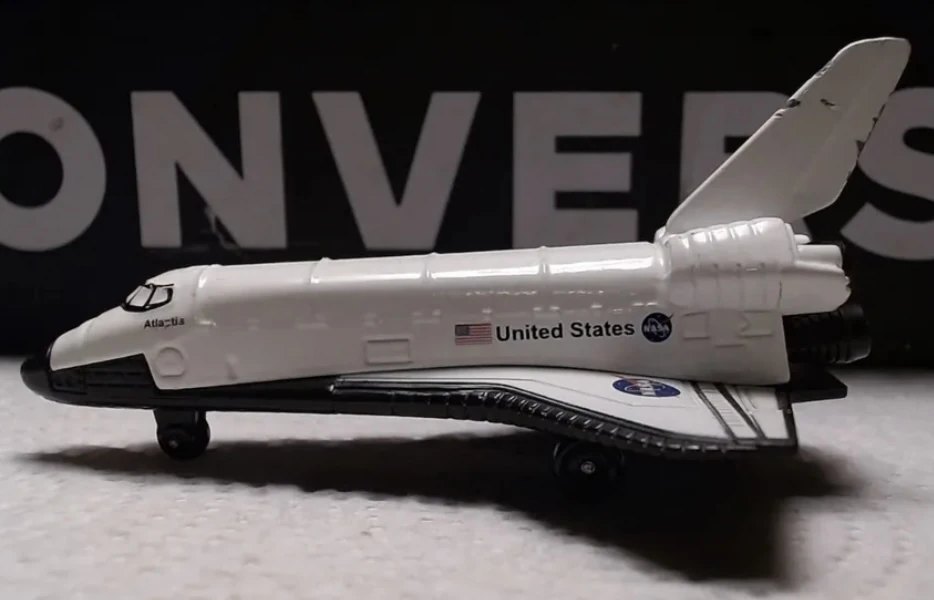 2010 Space Shuttle White: No package: Image 2