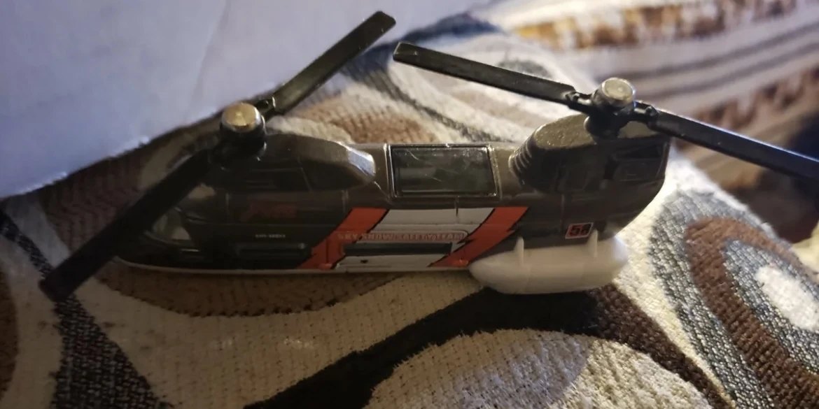 2010 Transport Helicopter Yellow: No package: Image 2