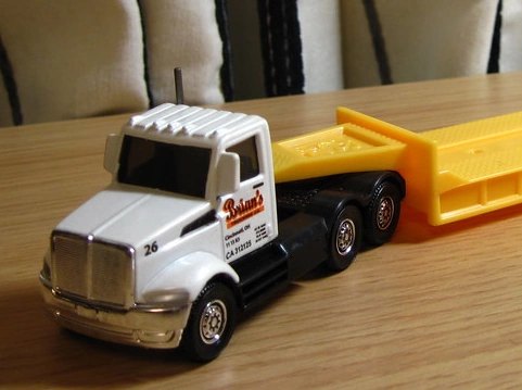 Hot Wheels DL 2000 Conventiol Cab