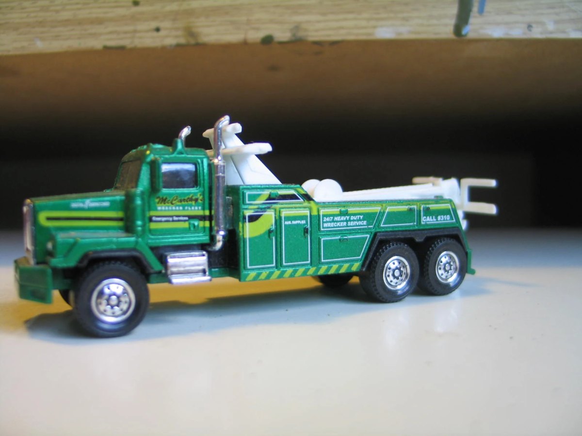 Hot Wheels Western Star 6900XD Wrecker