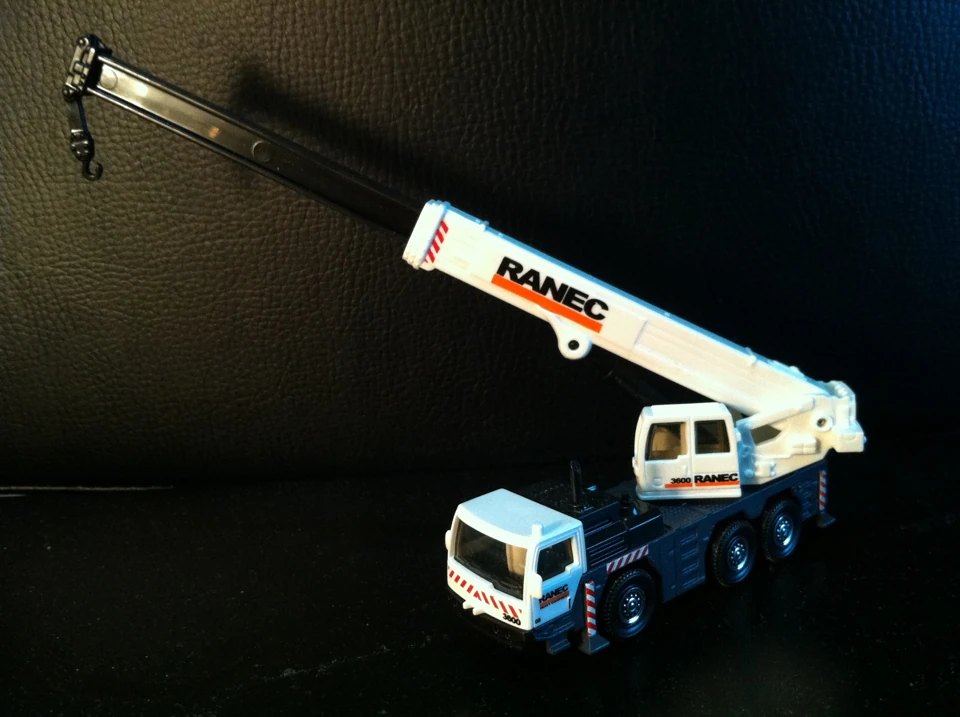 Hot Wheels MBX Crane