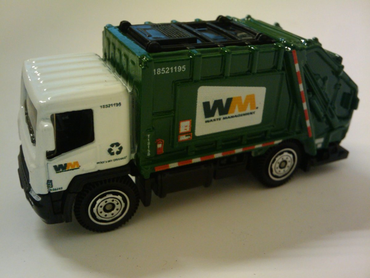 2009 2008 Garbage Truck: No package: Image 2
