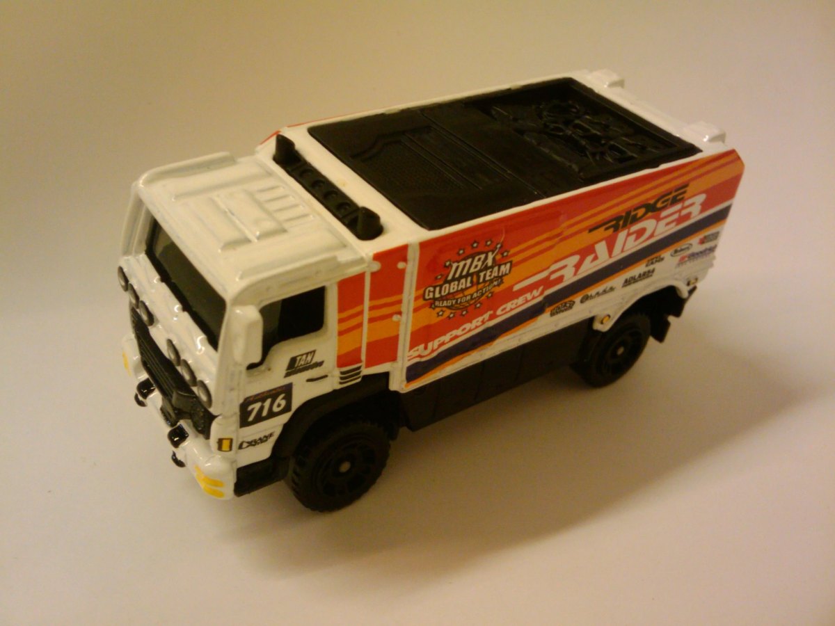 2008 Desert Thunder V16 White: No package: Image 2