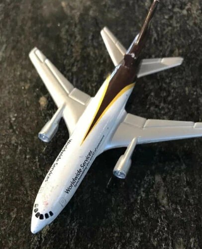 2007 DC-10 White: No package: Image 2