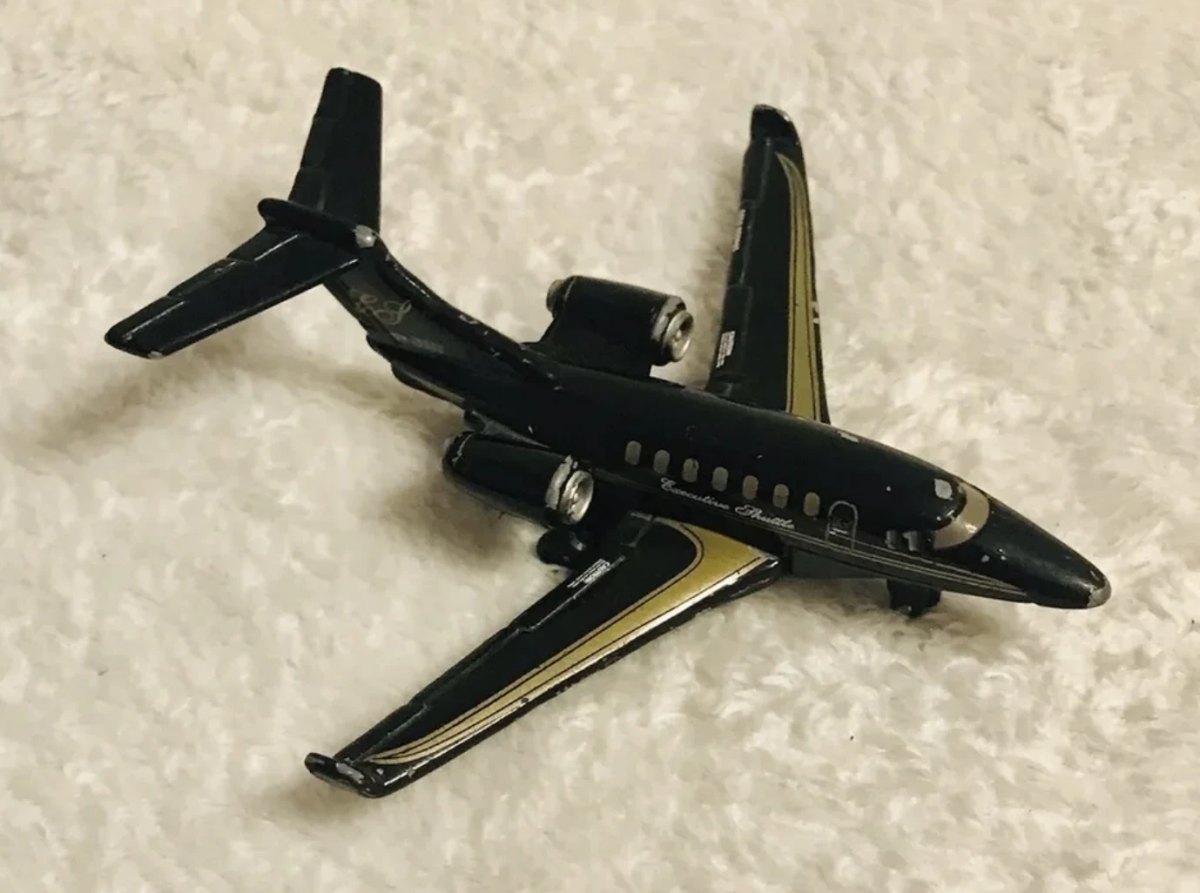 2006 Business Jet Black: No package: Image 2