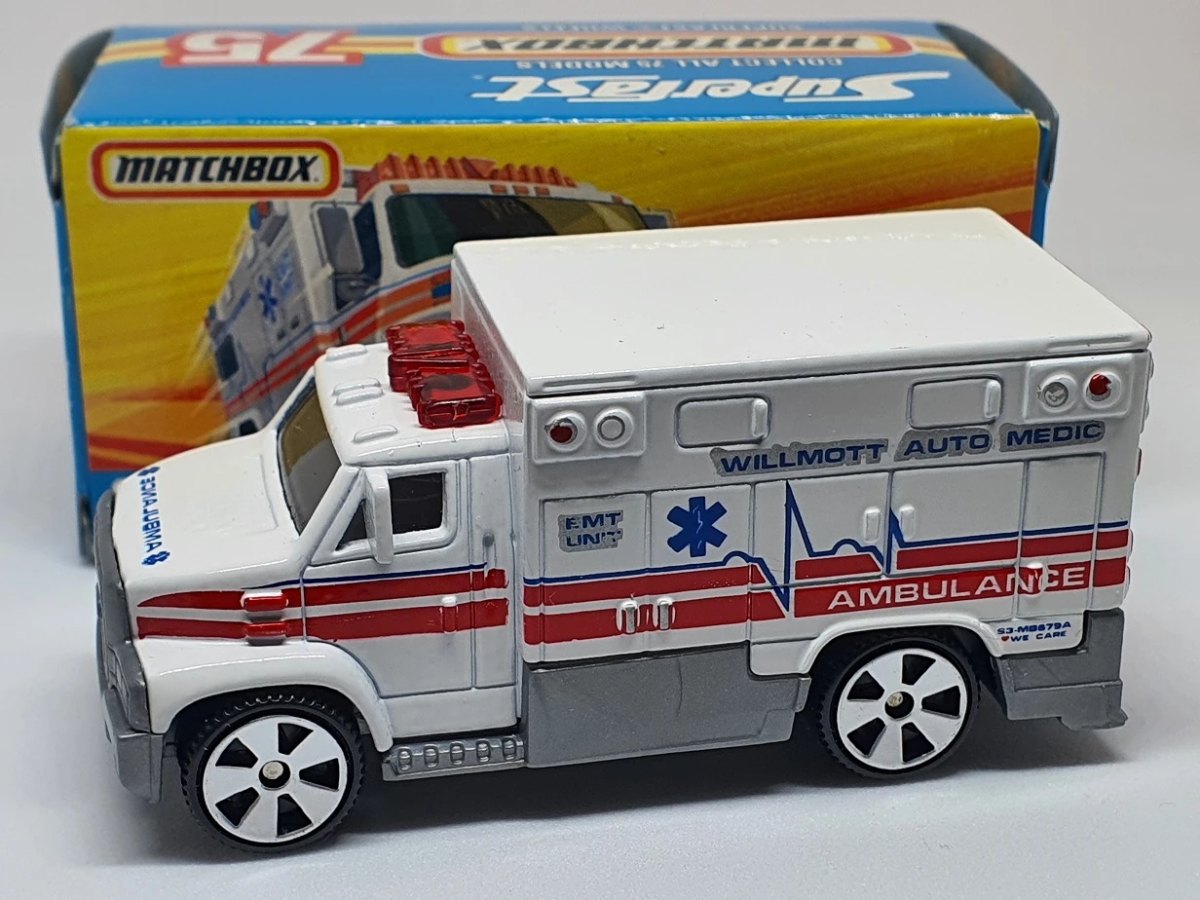 2006 Ambulance White: No package: Image 2