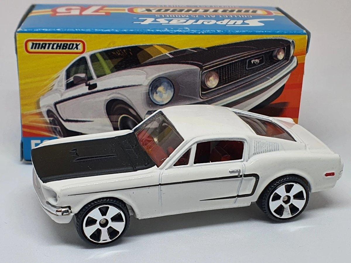 2006 Ford Mustang 428 White: No package: Image 2