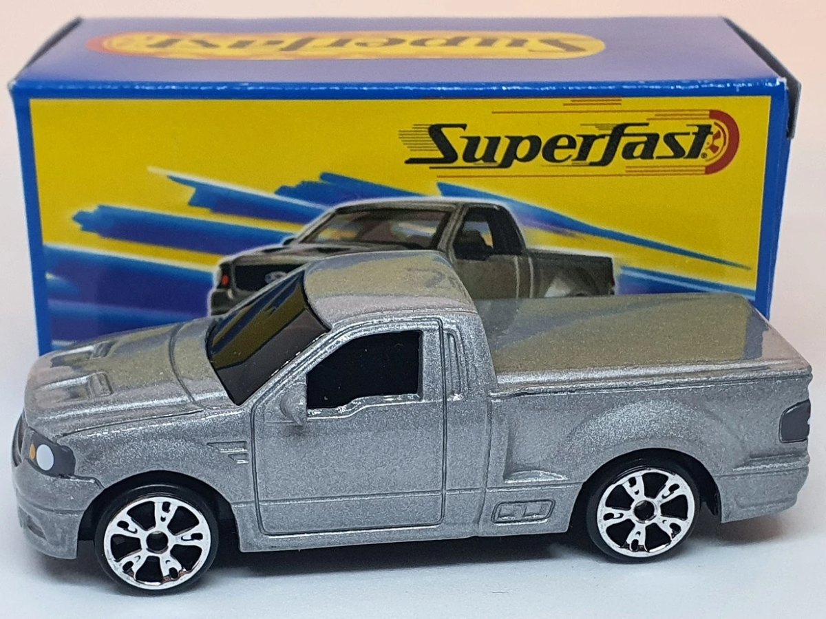 2004 Ford SVT Lightning Silver: No package: Image 2
