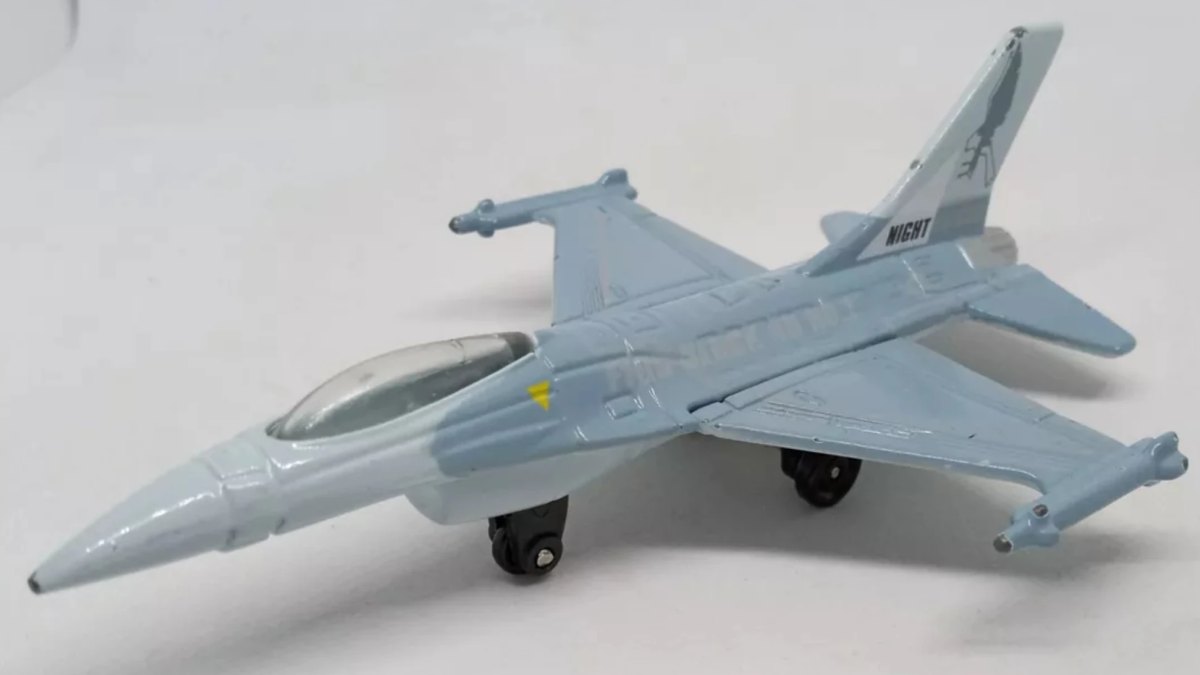 2000 F-16A White: No package: Image 2