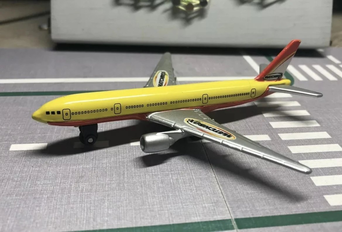 2001 Boeing 777-200: No package: Image 2