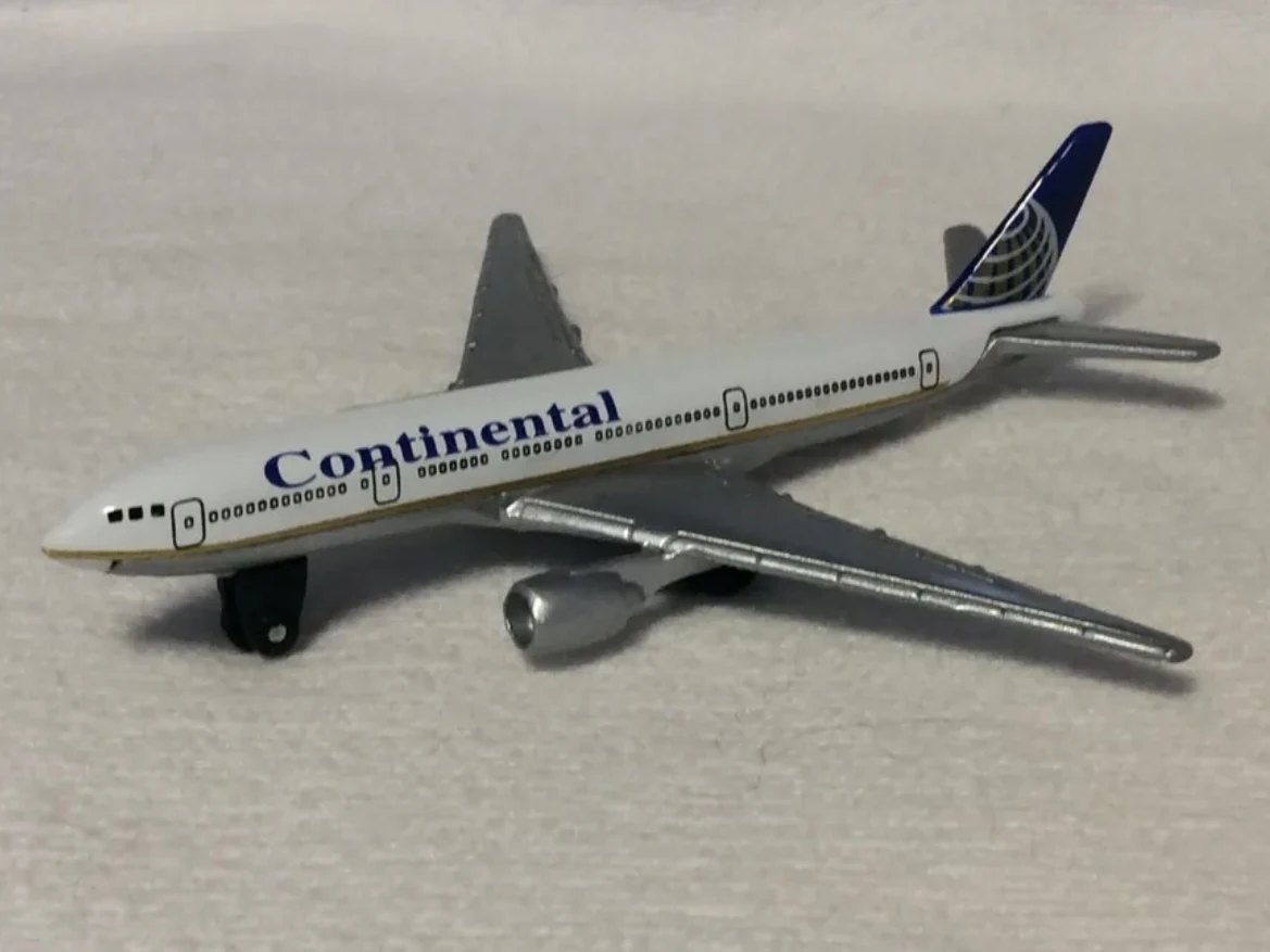 2001 Boeing 777-200: No package: Image 2