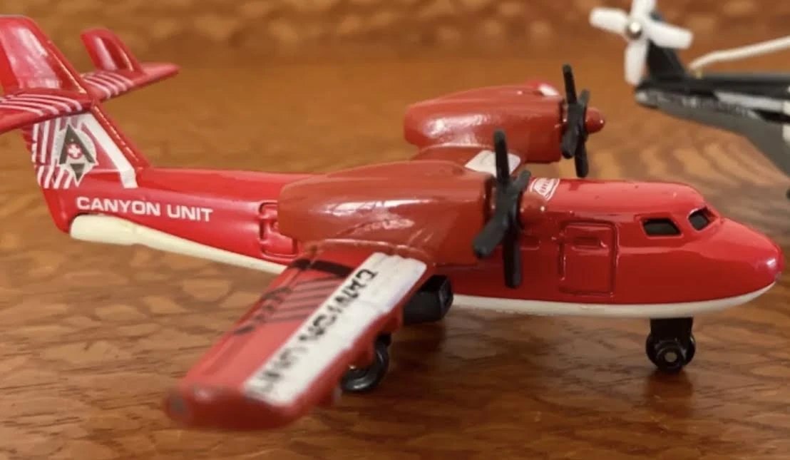 2004 Rescue Plane Red: No package: Image 2