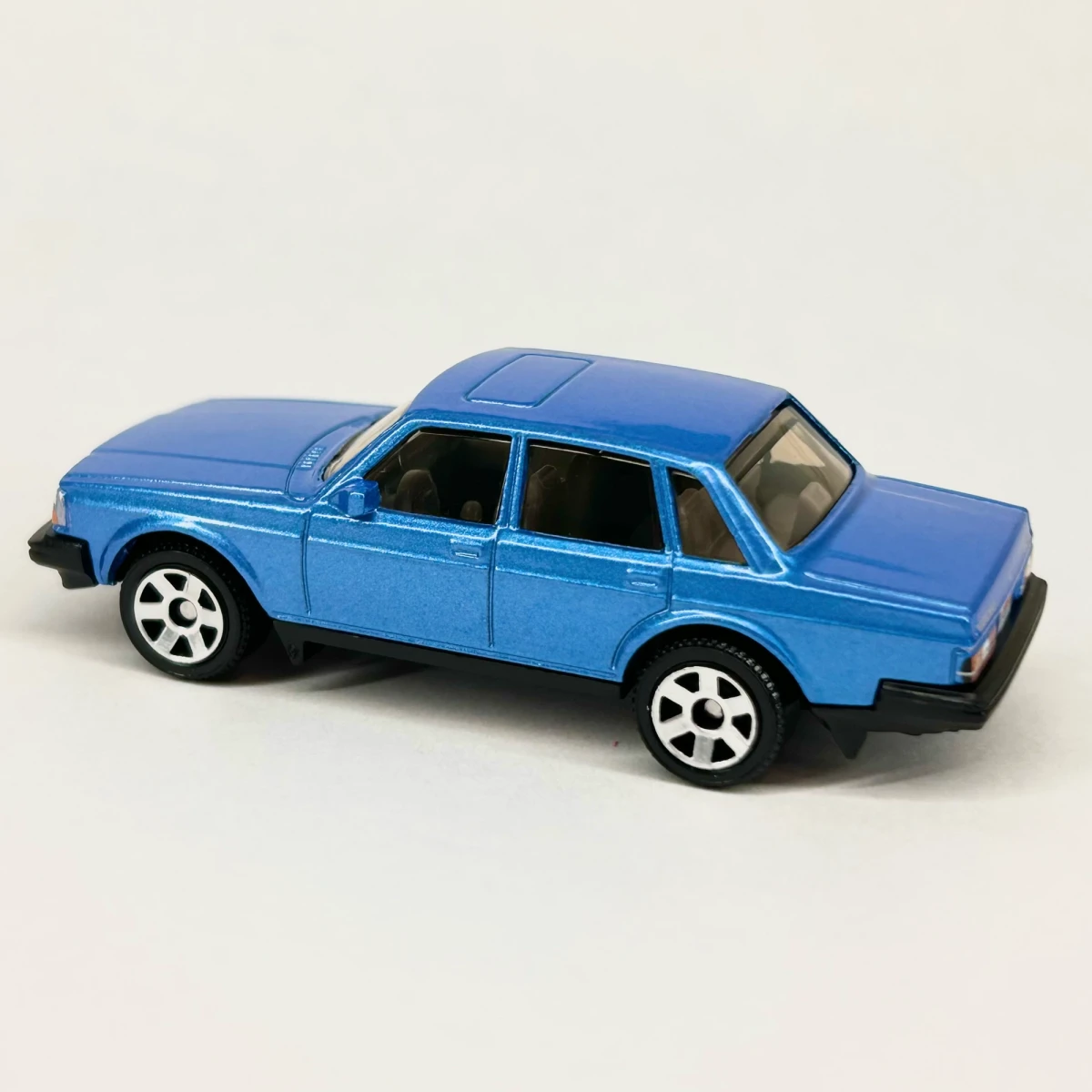 2025 1986 Volvo 240 Blue: No Package: Image 3